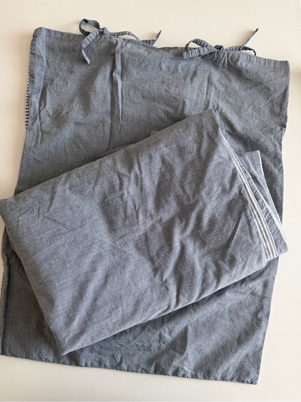 Pottery Barn Kids Reversible Chambray Twin Duvet and Sham Set - Picture 2 of 4